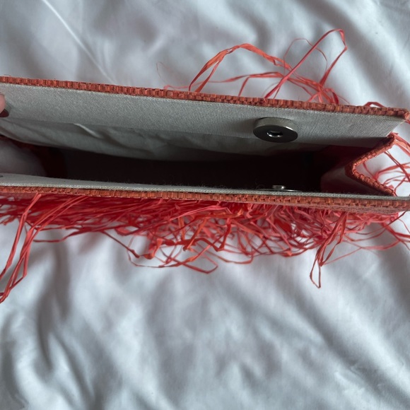 Handmade raffia clutch - Picture 4 of 6